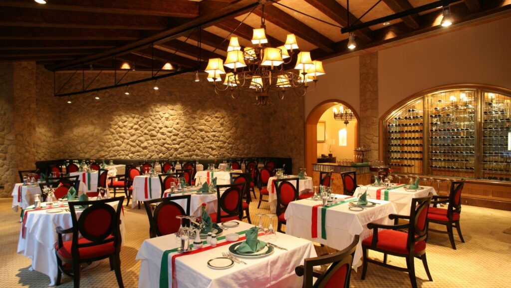 restaurant delivery industry, modern dining trends, food delivery services, online food ordering, restaurant delivery platforms, impact of food delivery, local restaurant delivery, customer preferences in delivery, delivery logistics restaurant, digital dining transformation